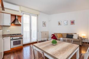 Flat in center with Terrace, near Garibaldi FS