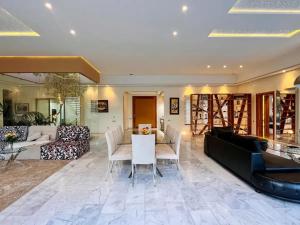 Spacious Villa with Mountain Views - 550 m²