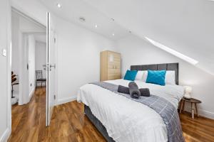 Bright 4BR 2BA Gem in Wembley Harrow - Sleeps 8