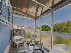 Maison pour 2 adultes et 2 enfants avec jardin