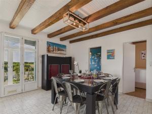 Maison pour 2 adultes et 2 enfants avec jardin