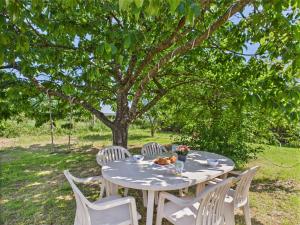Maisons de vacances Maison pour 2 adultes et 2 enfants avec jardin : photos des chambres