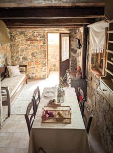 Cretan Roots