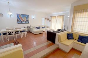 Villa Dantas by amcf