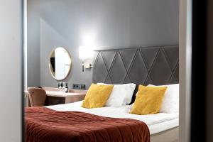 Economy Double Room (140 cm bed) - - Lilla Hotellet room in Elite Stora Hotellet Örebro