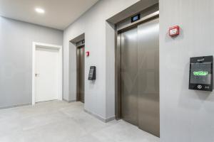 Panoramic views and pool, gym, parking REMS