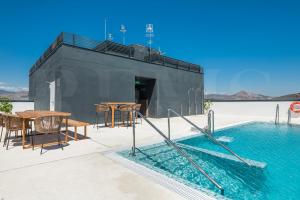 Panoramic views and pool, gym, parking REMS