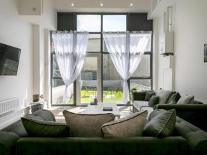 City Stay • 3 Ensuites • SunTerrace • Free Parking Pass the Keys