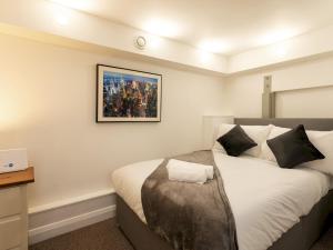 City Stay • 3 Ensuites • SunTerrace • Free Parking Pass the Keys