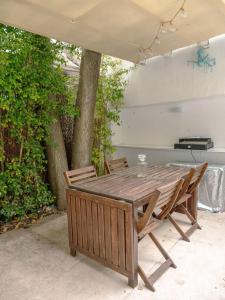 Cozy 1BR, Private Terrace & Pool – Estrela | By Airnest