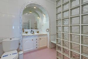 Villa Lau by Aguilarent