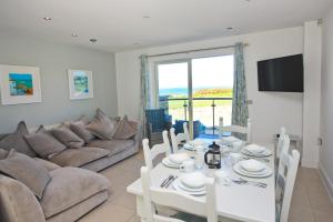 BY THE BEACH, The Quies, Beach House