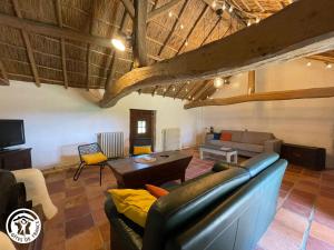 Séjour Authentique dans Bourrine Traditionnelle à Beauvoir-sur-Mer - FR-1-426-582