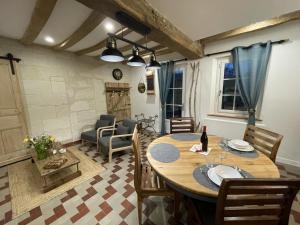 Maisons de vacances Gite spacieux en Touraine avec jardin et terrasse, proche vignobles - FR-1-381-605 : photos des chambres
