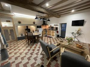 Maisons de vacances Gite spacieux en Touraine avec jardin et terrasse, proche vignobles - FR-1-381-605 : Maison de Vacances