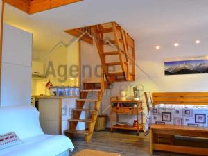 Duplex rénové 8 pers. à 120m des pistes avec parking, balcon, vue montagne, 3 chambres - FR-1-329-95