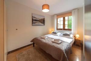 Beżowy Apartament Sun Seasons 24 w Karpaczu z Parkingiem i Balkonem by Noclegi Renters