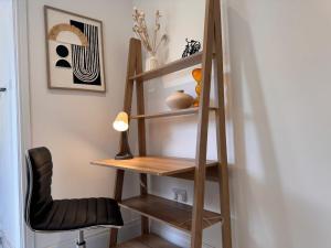 The Cedar - Free Parking, Netflix, Near M1, M69