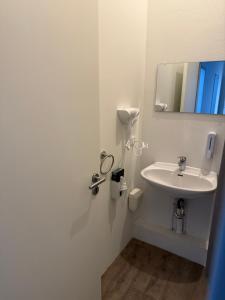 Aparthotel Emilia 24h Check-in, Free Parking and WiFi