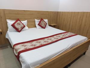 Royal Inn -01 Minute Walk in Nizamuddin Railway Station