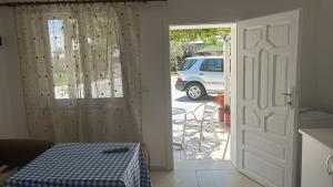 Dhoma Pushimi Tale Beach