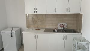 Dhoma Pushimi Tale Beach