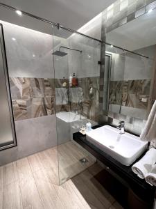 Luxe Jacuzzi Heaven Heights 12th Patio 2