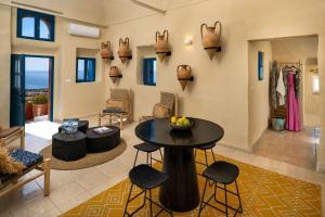 Amphora Aelia Gem - Akrotiri Seaview Getaway