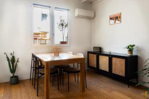 Designer duplex with sunny rooftop