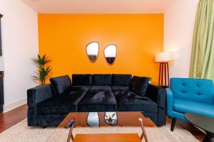 30A Modern Suite with King Bed, Parking, Pool and Balcony