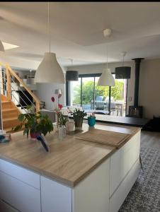 Maisons de vacances Maison proche plages, au calme, piscine et parking : photos des chambres