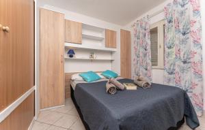 Beautiful Apartment In Pakostane 