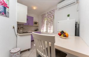 Beautiful Apartment In Pakostane