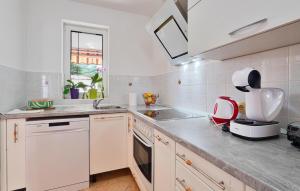 Awesome Apartment In Lovran With Wifi