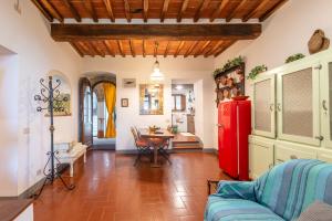 Tuscan Style Apartment, Shared Pool