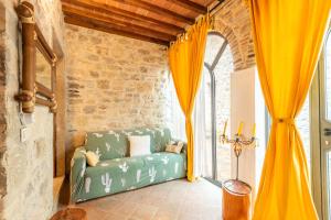 Tuscan Style Apartment, Shared Pool