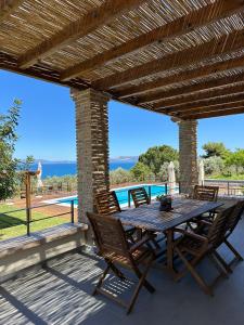 Villa Kalamos Sea View and Pool nearby Athens