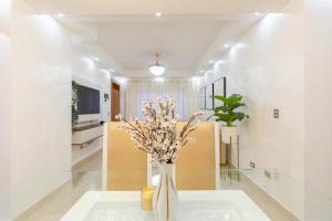 Modern Oasis near Monument with Rooftop BBQ , Gym, and Free Parking