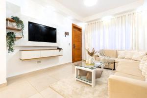 Modern Oasis near Monument with Rooftop BBQ , Gym, and Free Parking