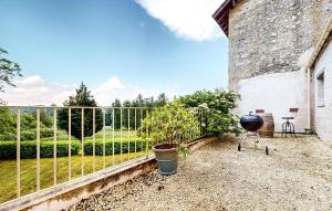 Maisons de vacances Lovely Home In Les Leves Et Thoumeyra : photos des chambres