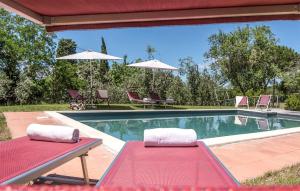 Stunning Home In Lucignano