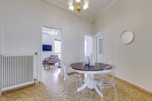 Samouil Apartment steps from the beach