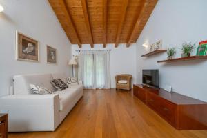 GuestHost - Lovely Apartment X6 with Balcony