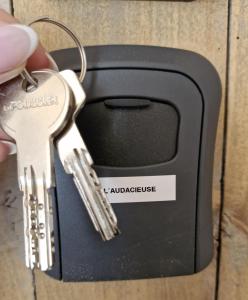 Appartements L-audacieuse-Jacuzzi et sauna , miroir suspendu : photos des chambres