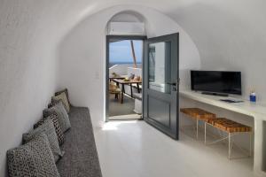 Amphora Luxury Villas - Akrotiri Seaview Escape