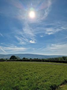 Long Meadow Shepherd Hut - Brecon Beacons, LD3 7TD
