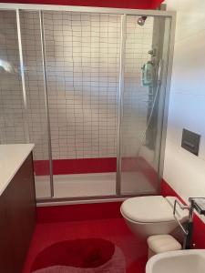 Spacious ensuite and lounge - Perfect to rest near the beach