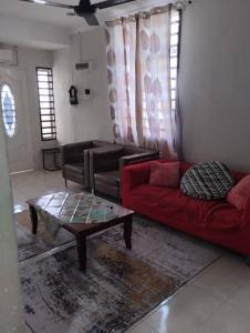 ISLAMIC HOMESTAY CASA NAUFAL FULLY AIRCOND for 1LR 3BR