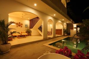 9 mins to Canggu Beach, 4 Bed Pool Villa