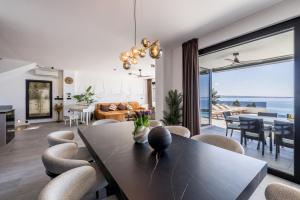 Seaside Villa Leonis - Gym, Sauna and a pool